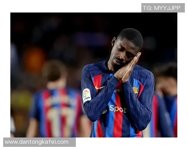 足球明星进球后的激情庆祝瞬间与球迷互动的感人时刻 足球明星进球后的激情庆祝瞬间与球迷互动的感人时刻