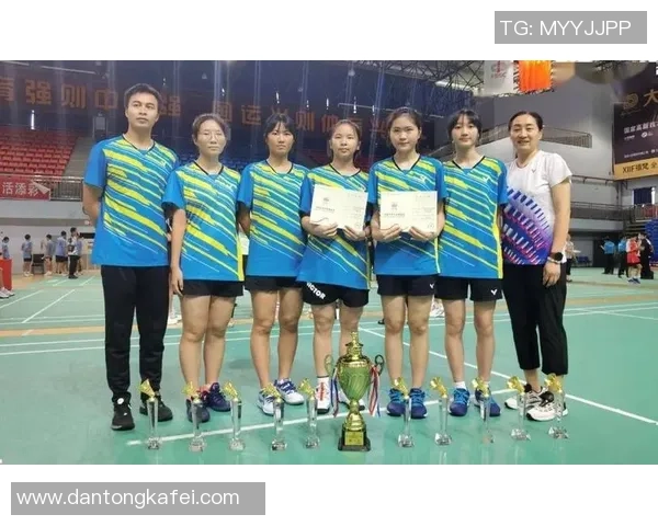 重庆羽毛球队荣登全国配合排行榜第七名展现出色团队实力与潜力 重庆羽毛球队荣登全国配合排行榜第七名展现出色团队实力与潜力