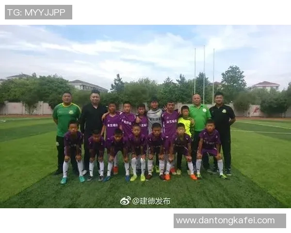 欧锦赛精彩回顾杭州足球队默契配合展现团队实力与风采 欧锦赛精彩回顾杭州足球队默契配合展现团队实力与风采