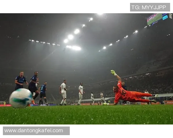 足球明星出场时观众的热情与欢呼声如何影响比赛氛围与球员表现 足球明星出场时观众的热情与欢呼声如何影响比赛氛围与球员表现