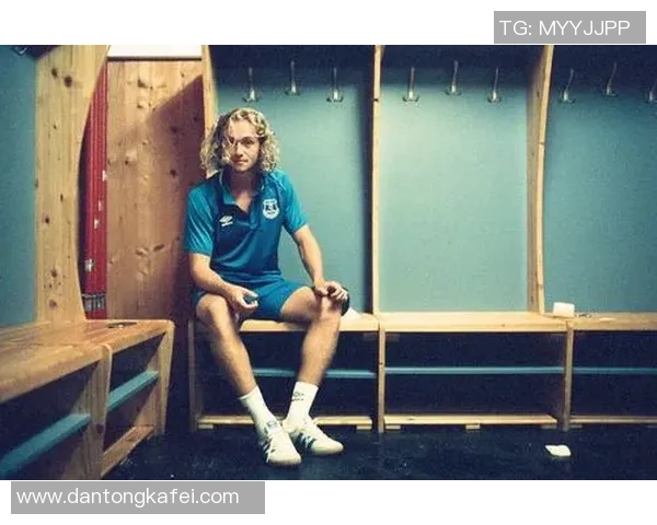 足球明星的日常穿搭风格揭秘时尚与运动的完美结合