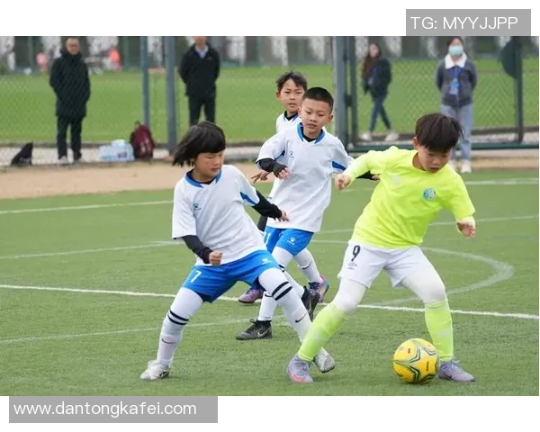 足球明星退役后是否仍然参与踢球活动的现象与分析